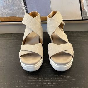 DR SCHOLLS VELCRO WEDGE!